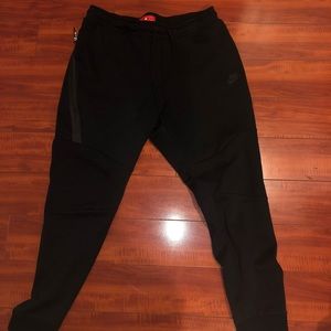 Nike tech fleece sweats black